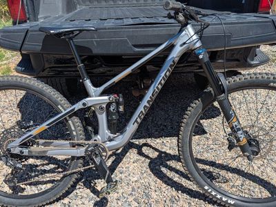 2022 transmission sentenial mountain bike medium