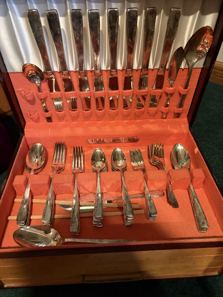 Vintage 1881 Rogers Silverplate Flatware Set with Wooden Storage Chest