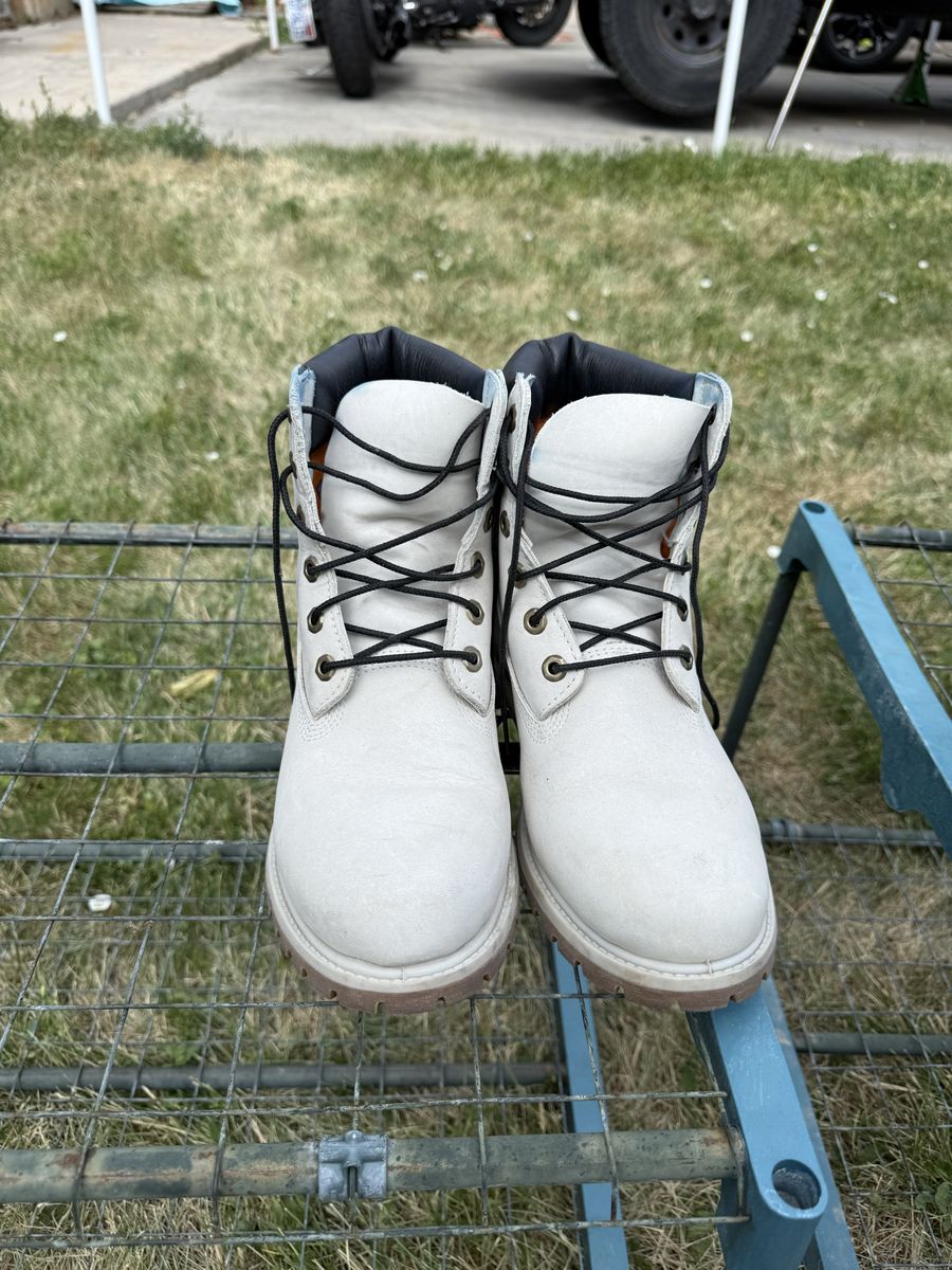 Timberland women’s White Leather Waterproof Ankle Boots US 11 - Excellent Condition