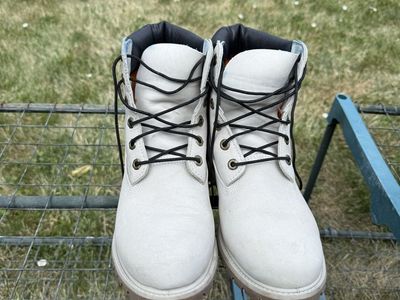 Timberland women’s White Leather Waterproof Ankle Boots US 11 - Excellent Condition