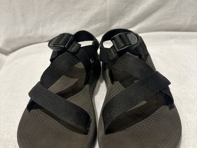 Chaco men’s size 8 black hiking sandals