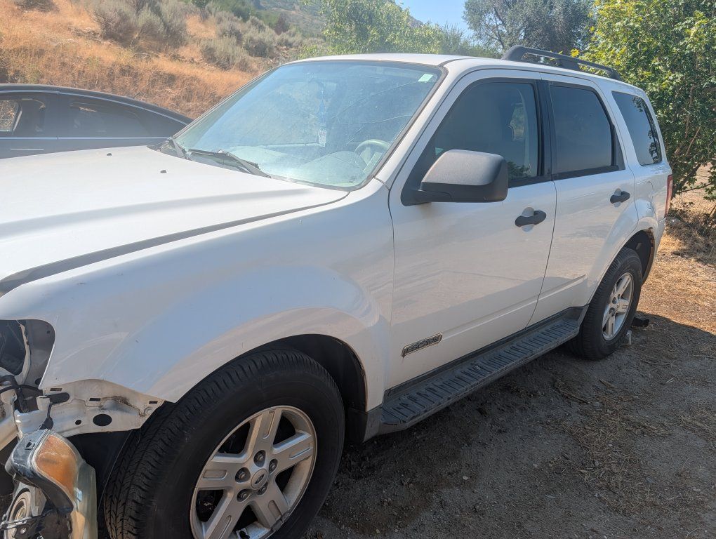 White 2008 Ford Escape Hybrid SUV Part Out