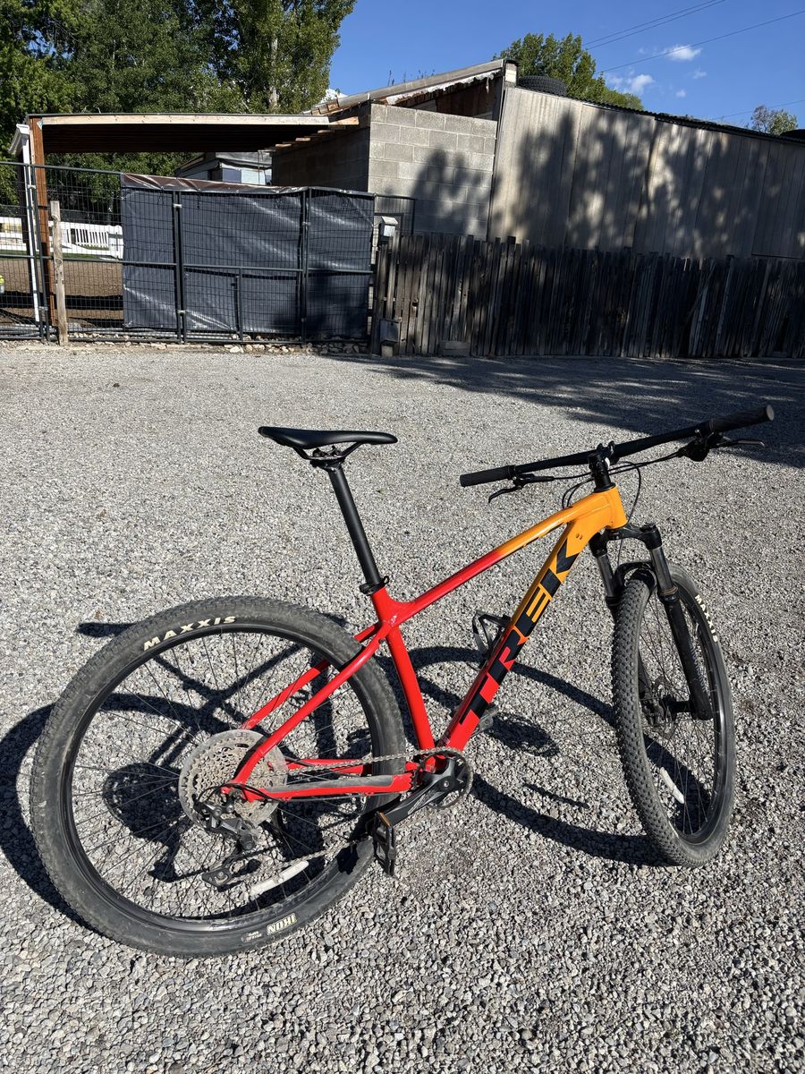 Trek bicycle marlin 7 medium MTB mountain bike