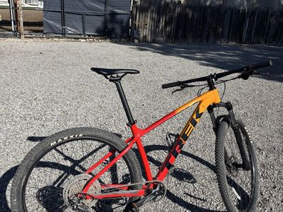 Trek bicycle marlin 7 medium MTB mountain bike