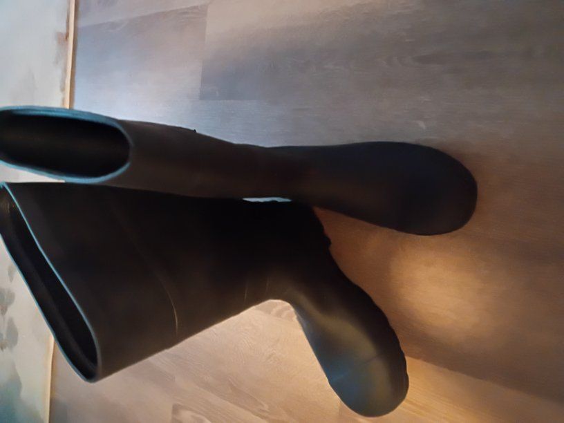 rubber boots size 8