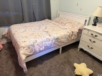 Full size wood bed