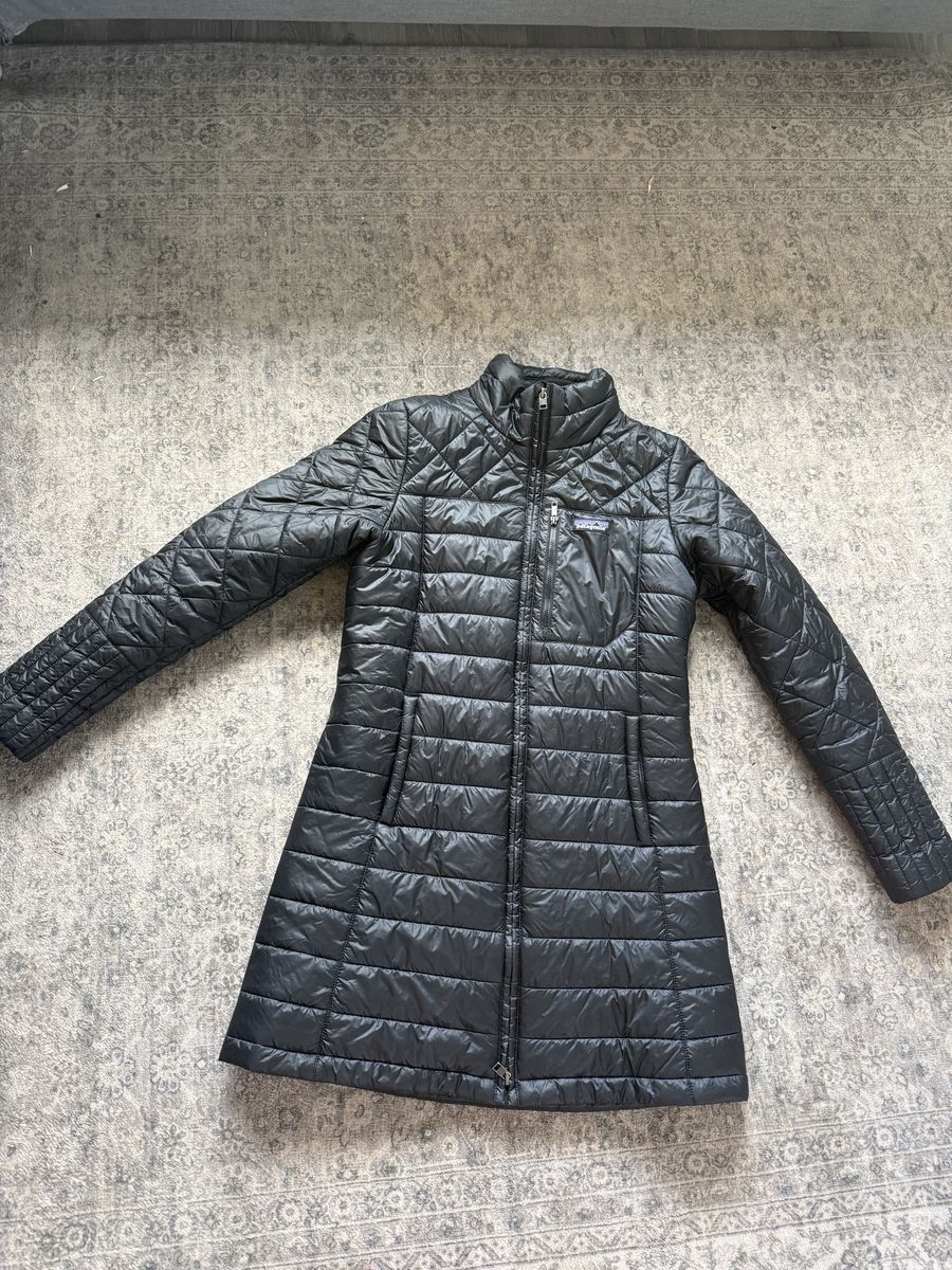 Patagonia Women's Black Quilted Down Puffer Jacket Long Parka Size S Full Zip