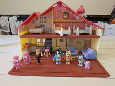 Bluey Family Home Playset with Figures & Furniture Accessories