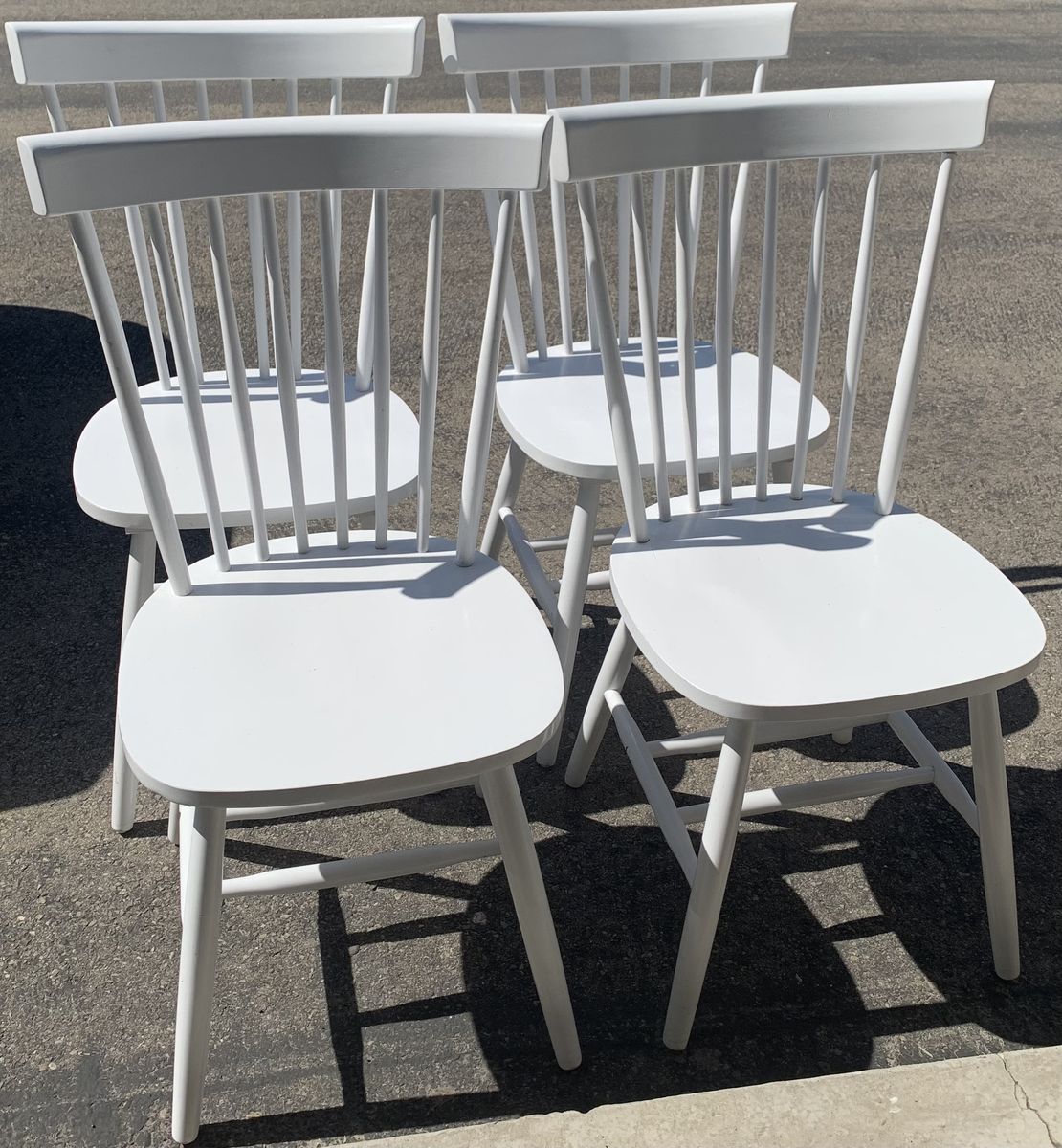 5 BEAUTIFUL WHITE WINDSOR FARM STYLE CHAIRS
