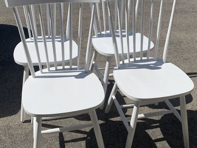 5 BEAUTIFUL WHITE WINDSOR FARM STYLE CHAIRS
