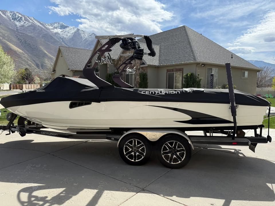 2014 Centurion Enzo SV244 Tournament Surf Boat 485 Hours