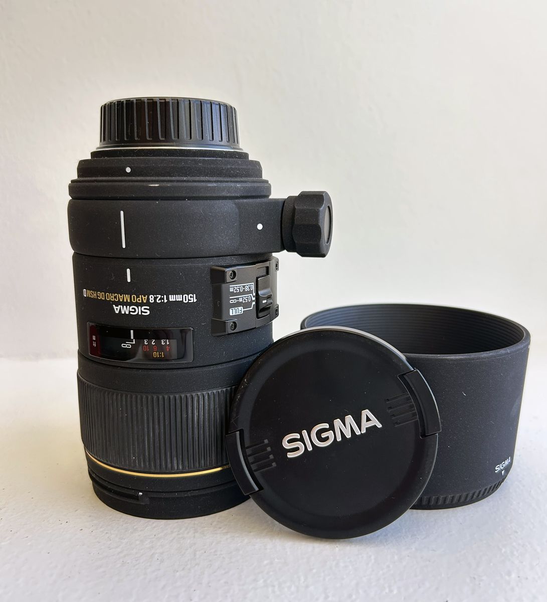 Sigma 150mm f/2.8 APO Macro DG HSM Lens with Hood and Caps Nikon F-Mount Full Frame