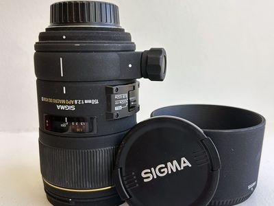 Sigma 150mm f/2.8 APO Macro DG HSM Lens with Hood and Caps Nikon F-Mount Full Frame