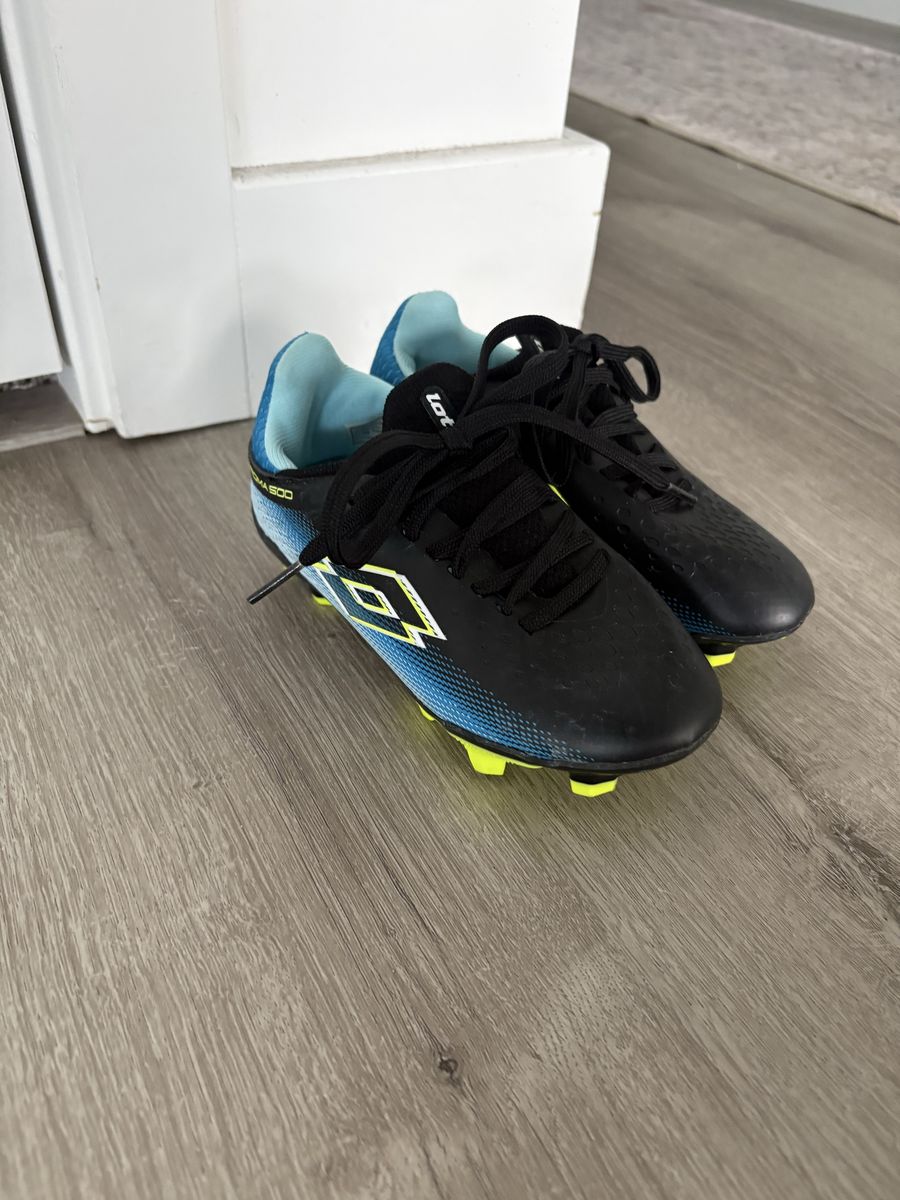 Lotto boys size 10 Soccer Cleats Black Blue Yellow