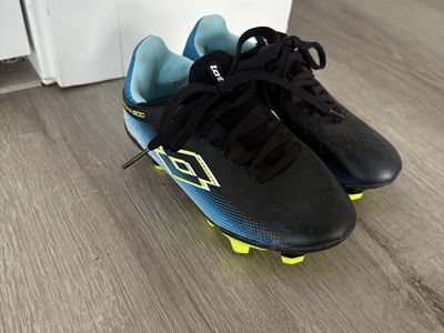 Lotto boys size 10 Soccer Cleats Black Blue Yellow