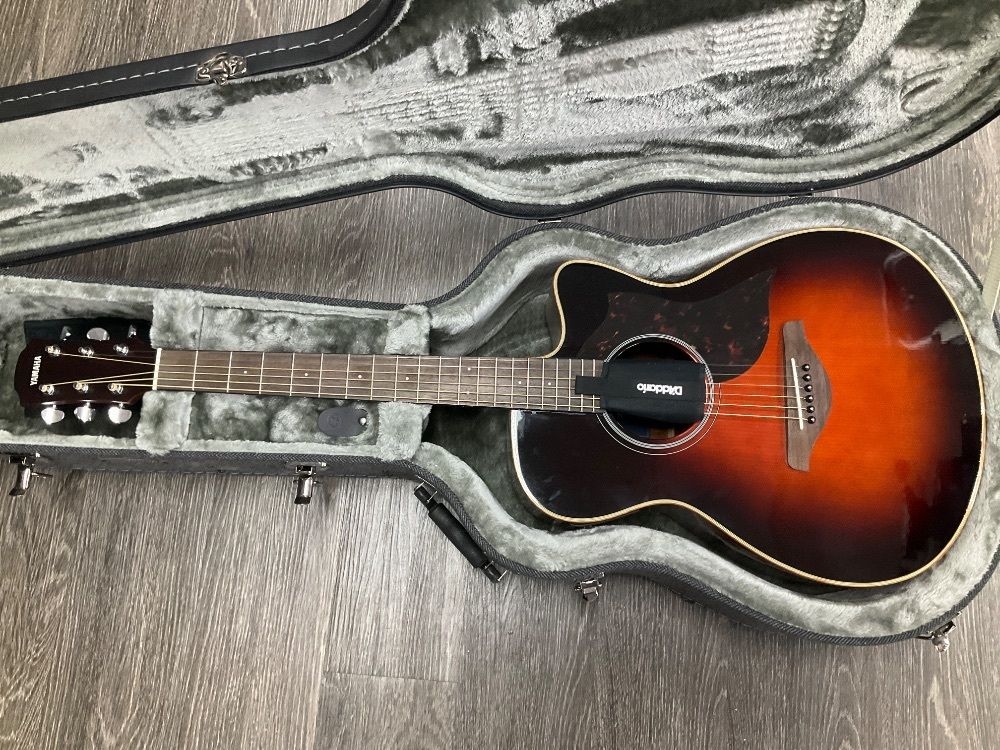 Yamaha Acoustic Guitar 1m A/E AcGuitar w/ Case
