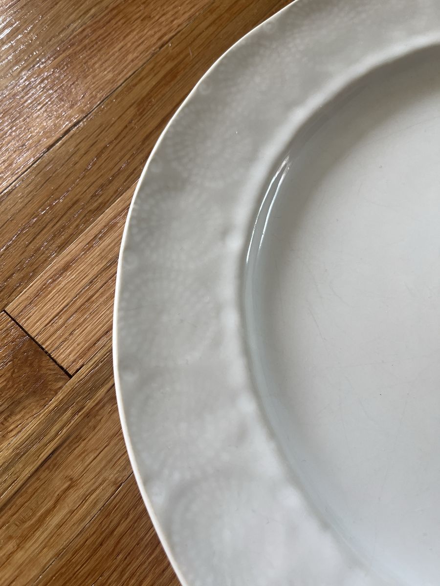 5 Beautiful white plates from Anthropologie