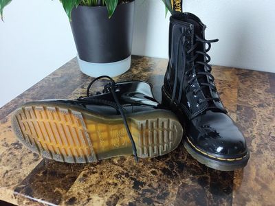 Dr. Martens 1460 Women's Black Patent Leather Ankle Boots Size US 7 8-Eye Lace-Up