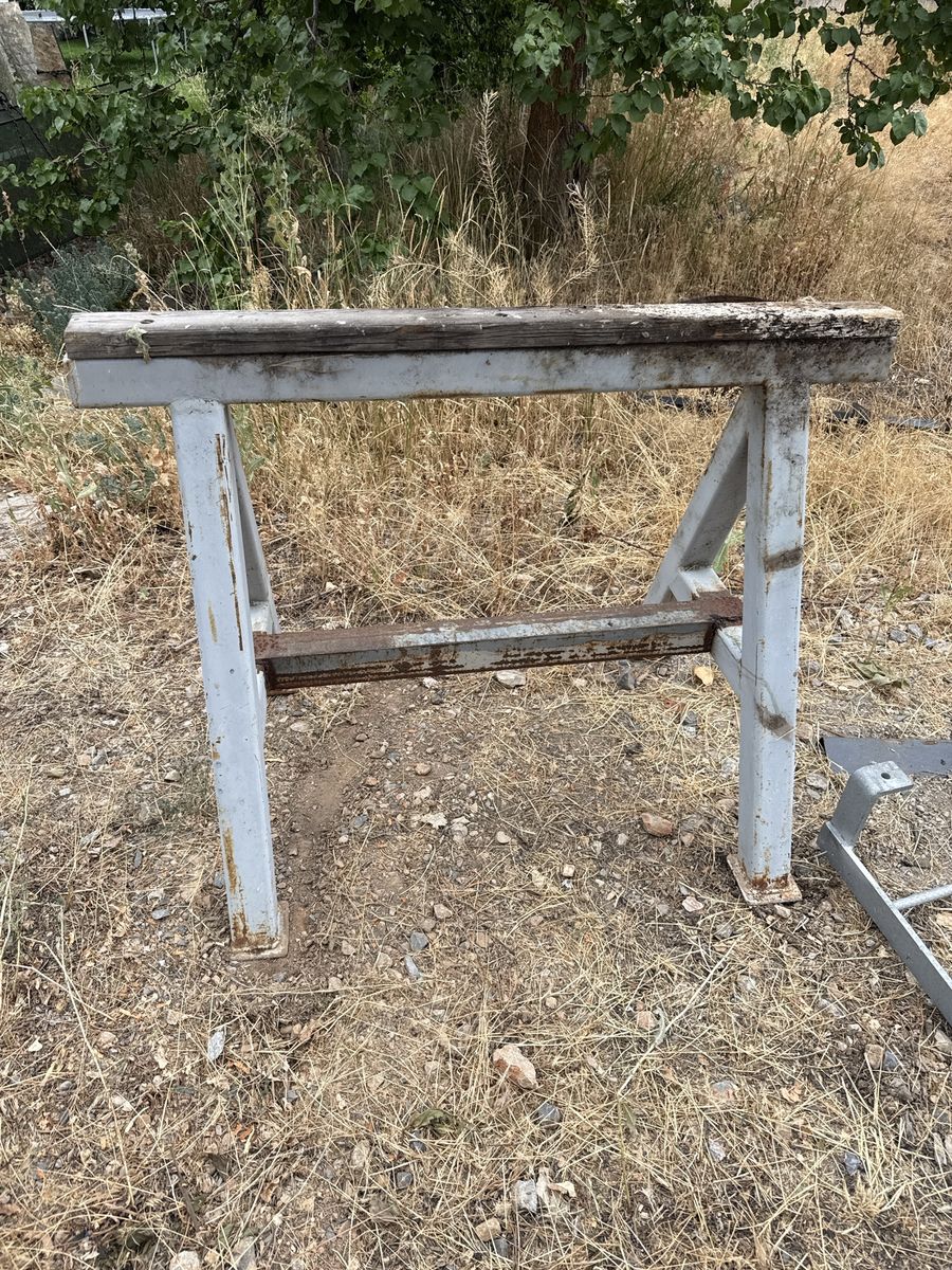 Heavy saw horses