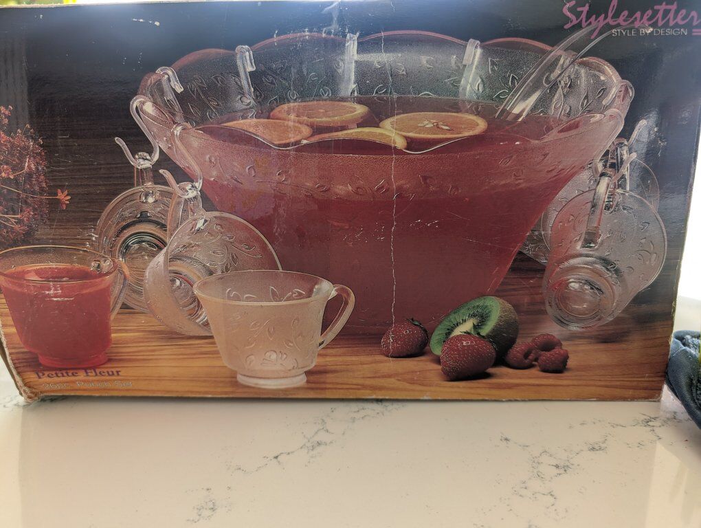 26 Piece Glass Punch Bowl Set - NEW in Box!