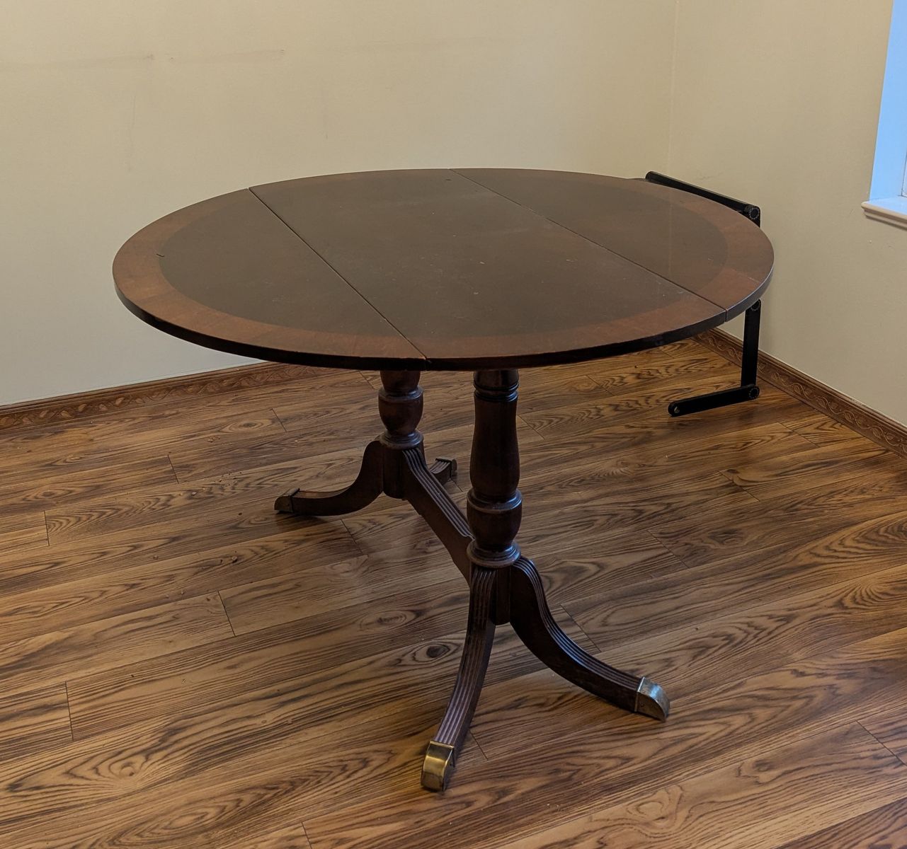 Mid-century Round Drop Leaf Table