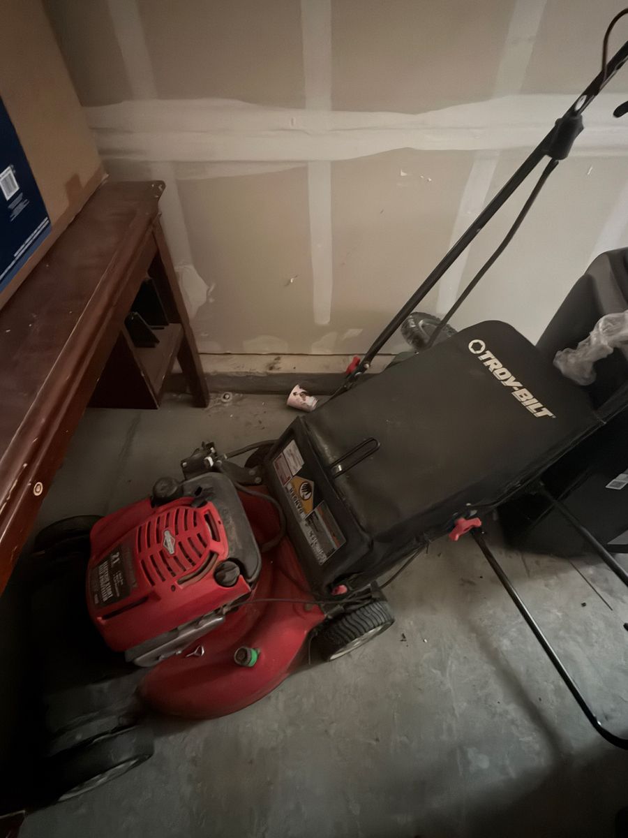 Troy-Bilt Walk-Behind Lawn Mower - Runs Well, Briggs & Stratton Engine, Needs Blade Sharpening