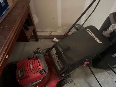 Troy-Bilt Walk-Behind Lawn Mower - Runs Well, Briggs & Stratton Engine, Needs Blade Sharpening