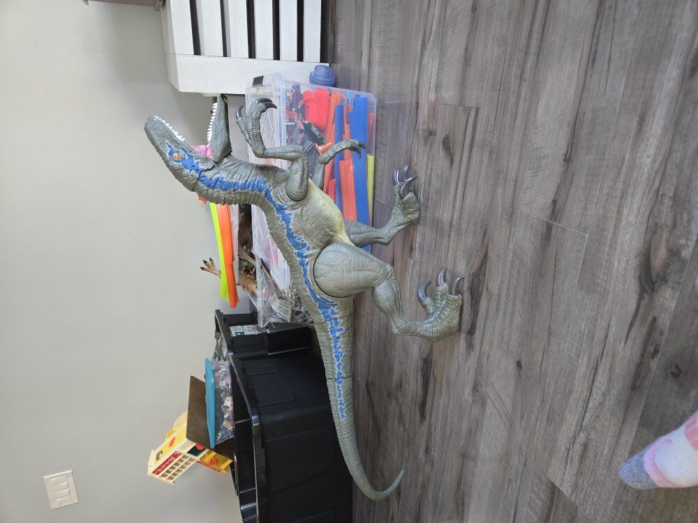 Giant "Blue" Velociraptor dinosaur