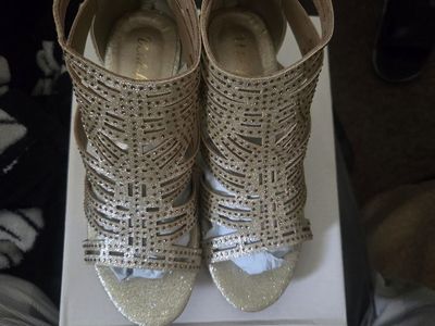 Wansifou Gold Glitter Rhinestone Stiletto Heels $75 O.B.O- Big Kid Size 3