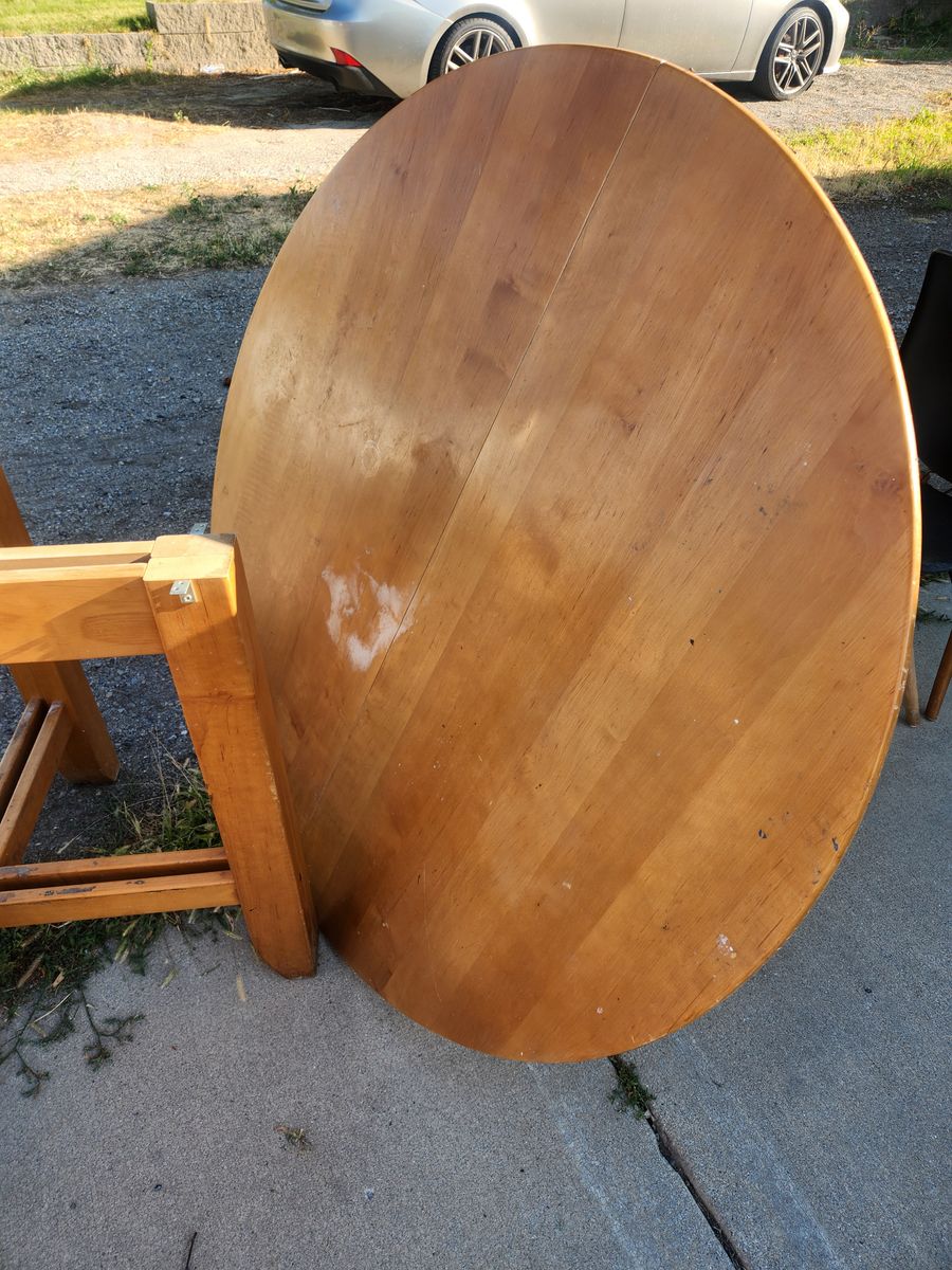 Free Dining table and chairs Spanish Fork