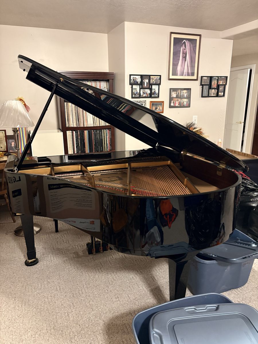Young Chang Baby Grand Piano - Black, Excellent Condition, Beautiful Sound