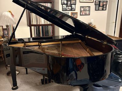 Young Chang Baby Grand Piano - Black, Excellent Condition, Beautiful Sound