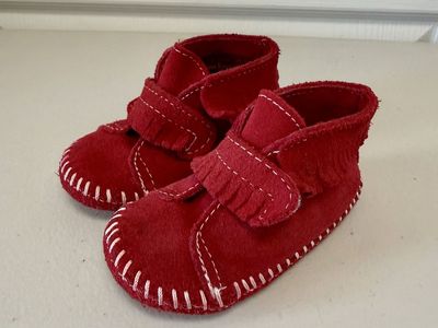 Infant Size 5 Minnetonka Front Strap Leather Moccasin Booties
