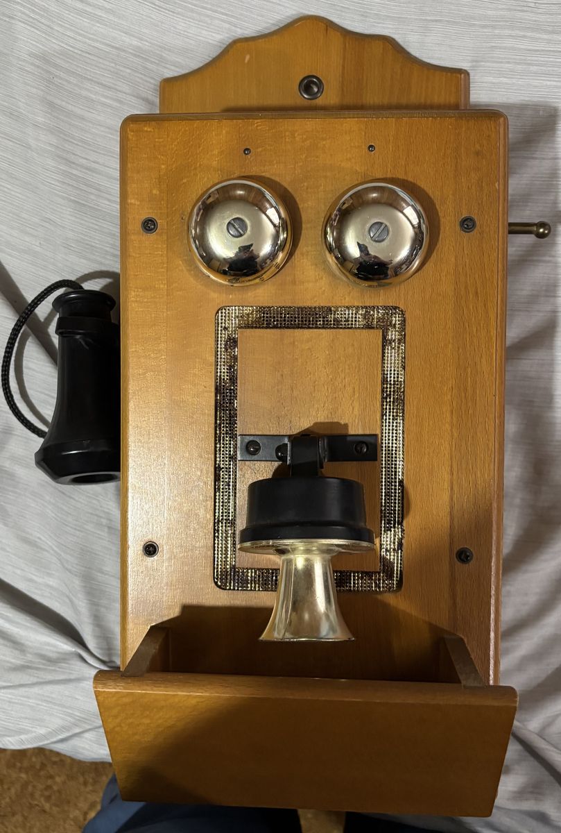 Vintage Masters Art transistor radio