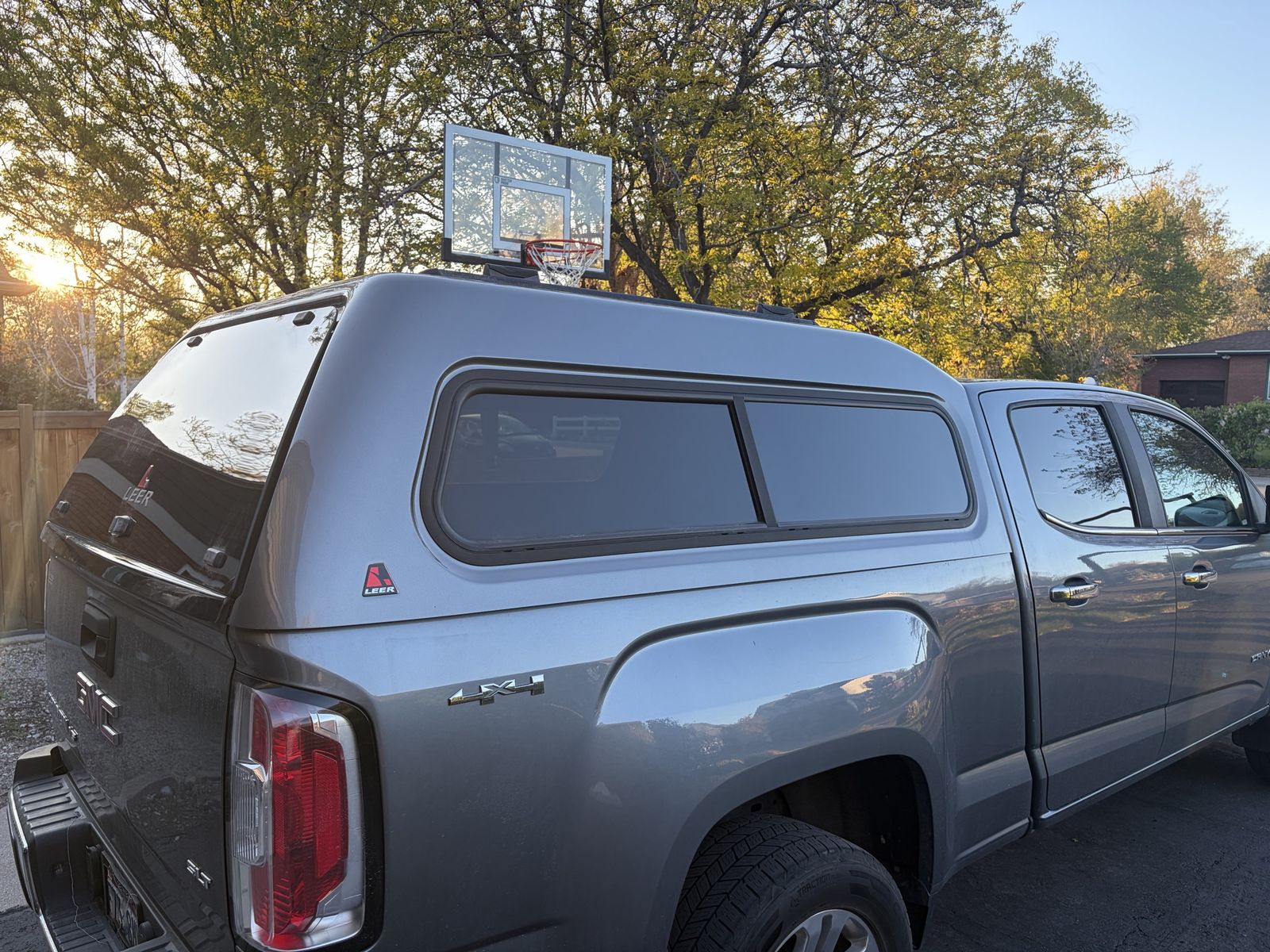 LEER 180 Mid-Rise Truck Cap / Shell w/Roof Rails