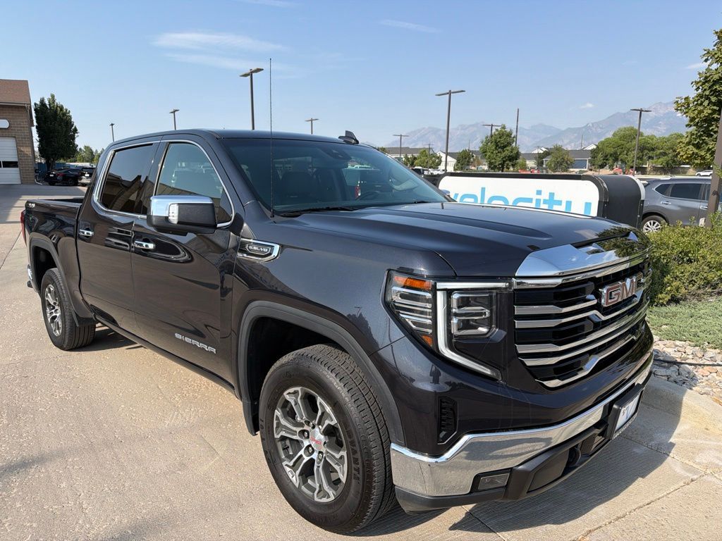 2025 GMC 1500 SLT