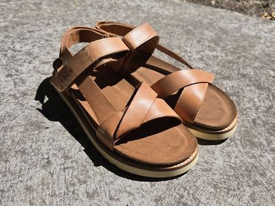 Taos Women's Sideways Sandal - Tan Leather Strappy Comfort Sandals