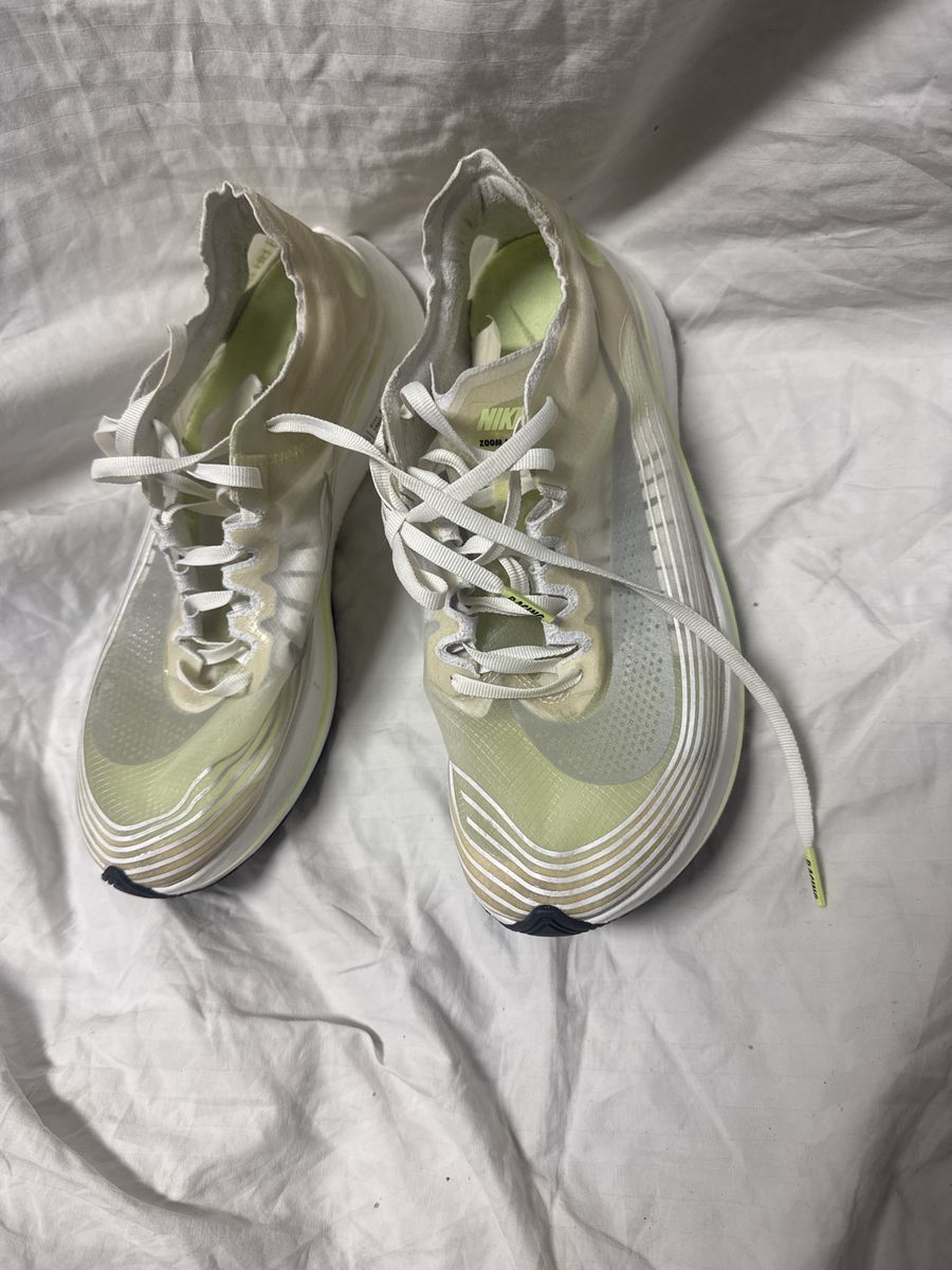 Women’s Nike Running Sz 9.5 (41) Zoom Fly v7.2