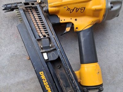 DeWalt Framing Nailer Model DW325PL Good!