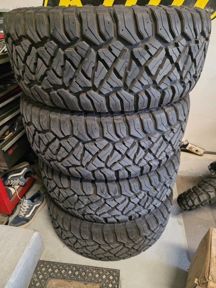 New 33x12.50r17 tire and Rubicon wheels.