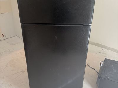 Hotpoint Black Top-Freezer Refrigerator like new