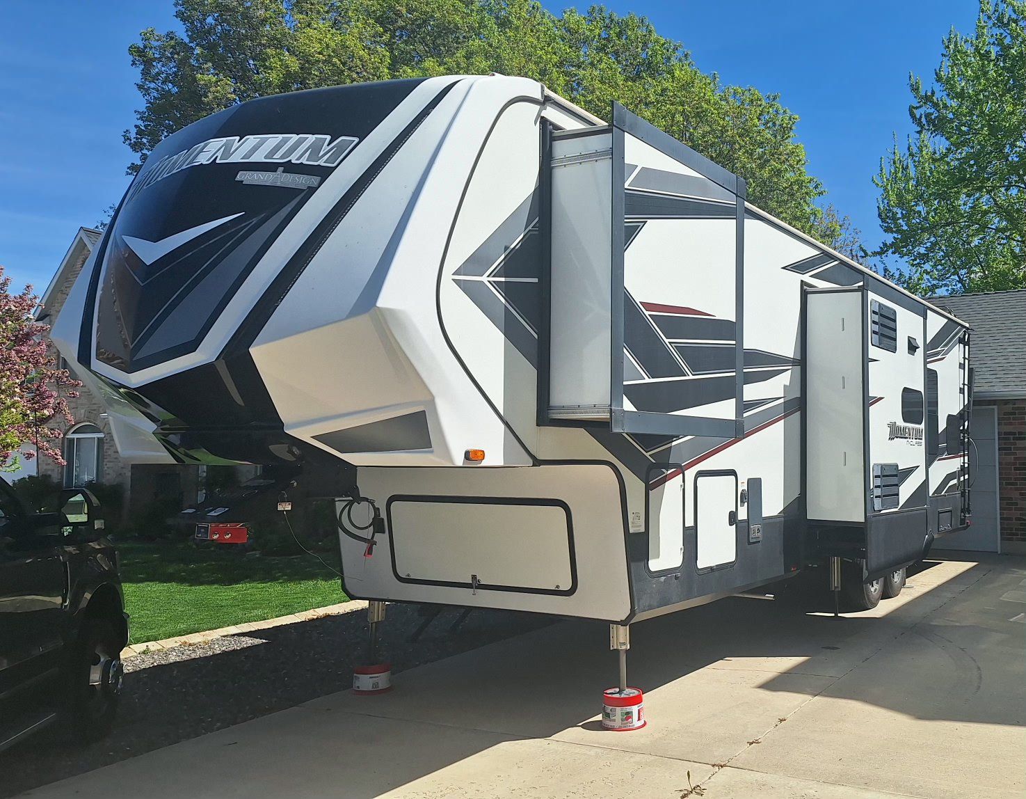 Momentum 2020 349m toyhauler