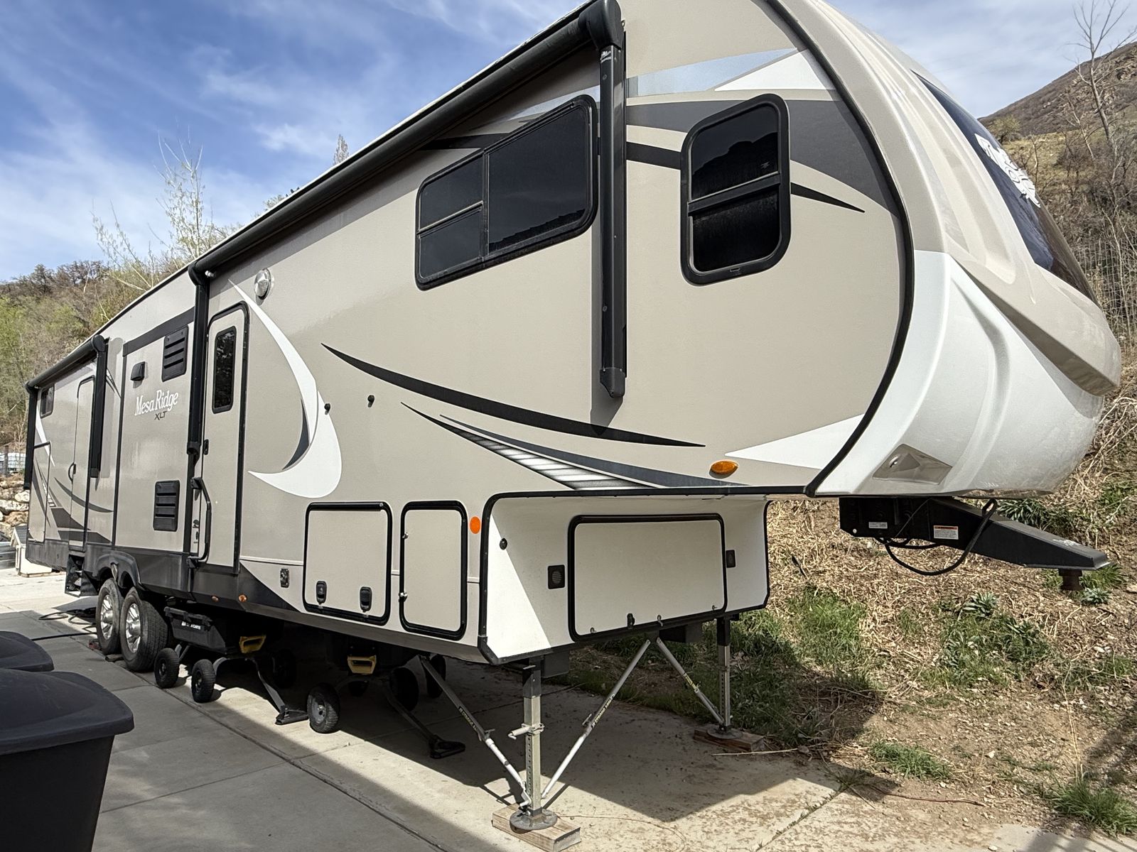 2021 Mesa Ridge Fifth Wheel Trailer