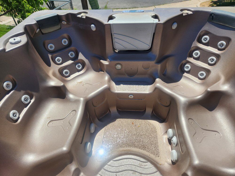 2013 ThermoSpas Manhattan Hot Tub - 6 Seater
