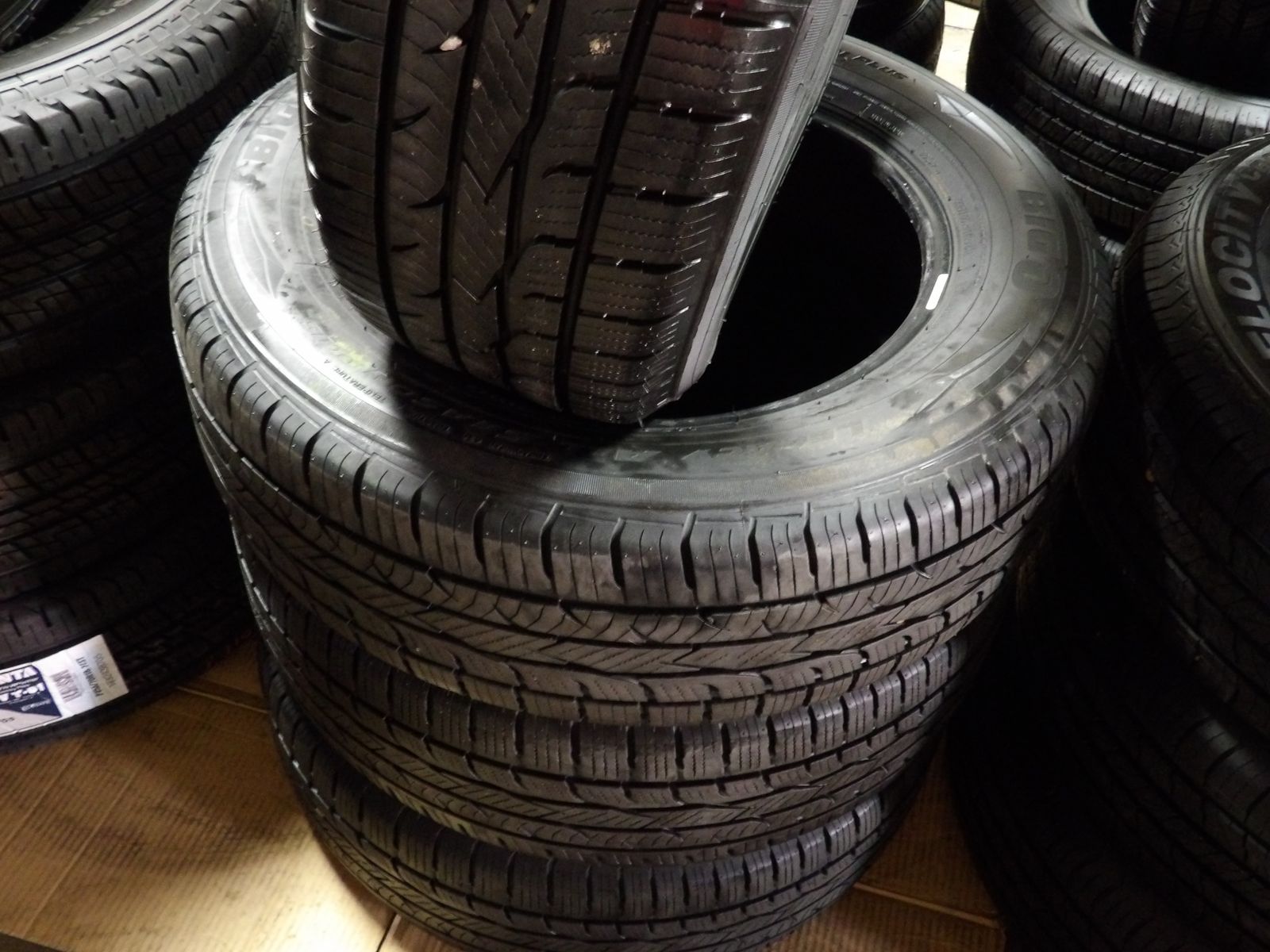 225/65R17 BIG O LEGACY ALL SEASON SET OF USED TRES