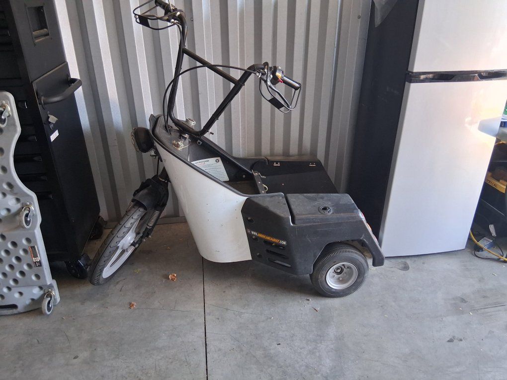 2006 American Chariot - Electric - Dual Motors. See all our listing, moving, everything must go.lets negotiate.