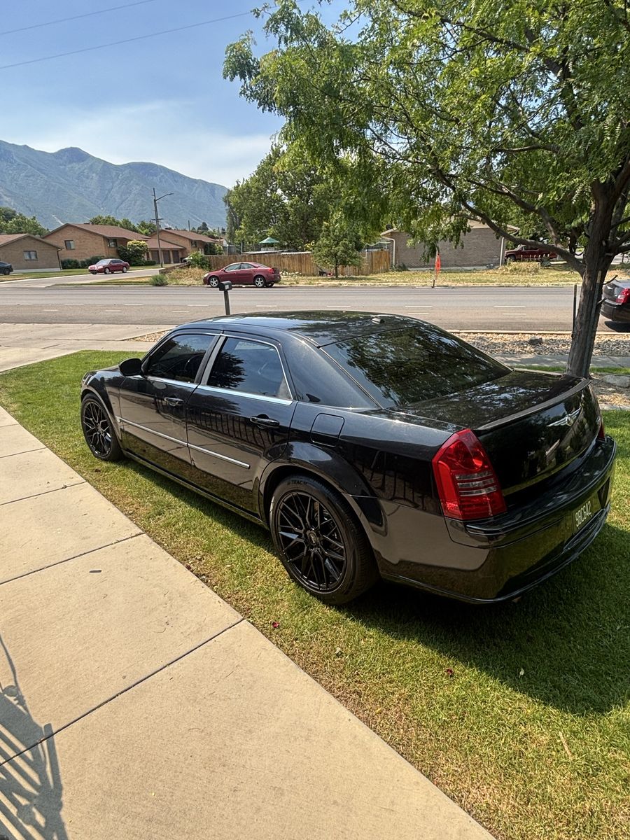 2008 Chrysler 300 Part Out - Black Exterior, Various Parts Available