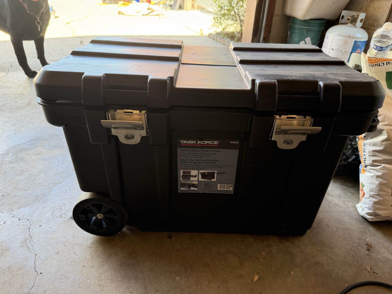 TASK FORCE Heavy-Duty 24 Gallon Rolling Tool Chest with Padded Steel Handle