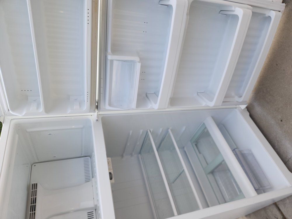 Refrigerator/ freezer-HOT POINT 25CU.