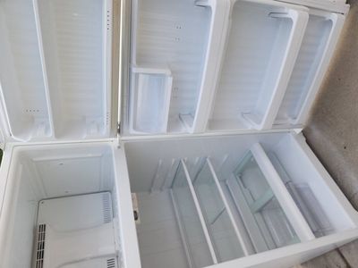 Refrigerator/ freezer-HOT POINT 25CU.